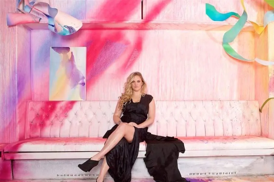 Hannah Campion artist in estila magazine